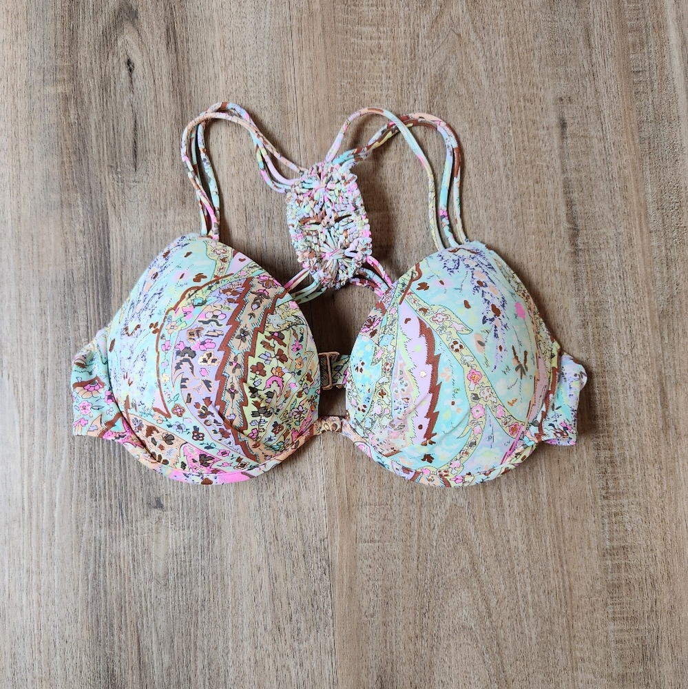 34C Victoria Secret Bikini top
